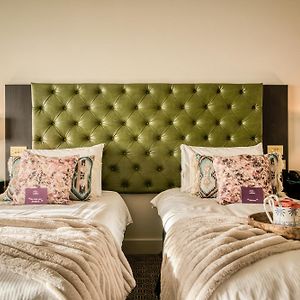 Club Kamer met Twee Aparte Bedden